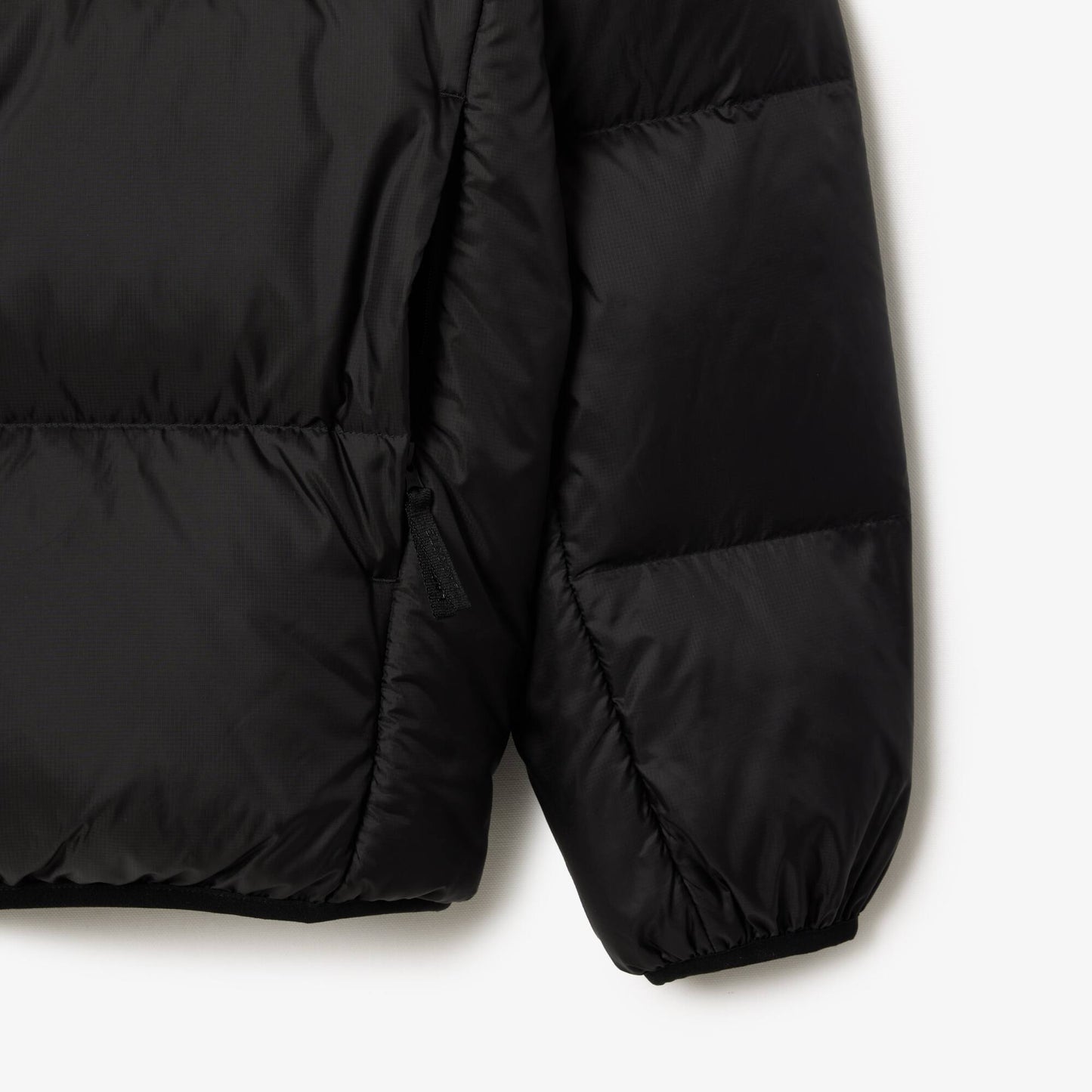 Kurze wasserabweisende Kapuzen-Steppjacke